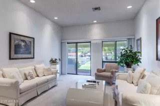 Photo #6: 6932047 Listing