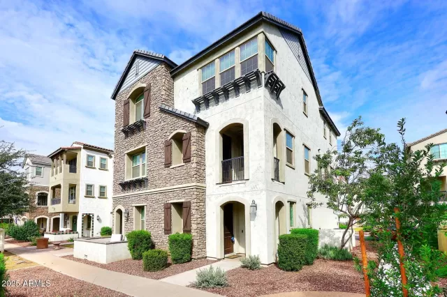 MLS: 6932326 Condo For Sale