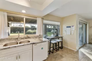 Photo #5: 6932505 Listing