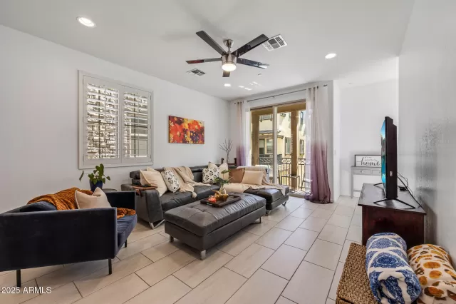 MLS: 6932742 Condo For Sale