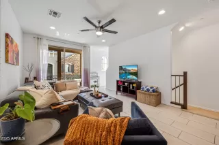 Photo #5: 6932742 Listing