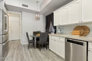 Photo #5: 6932884 Listing