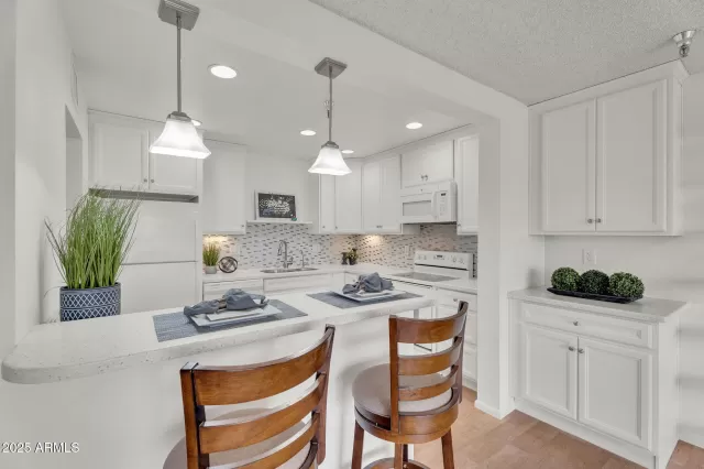 MLS: 6933003 Condo For Sale