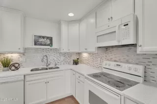 Photo #1: 6933003 Listing 