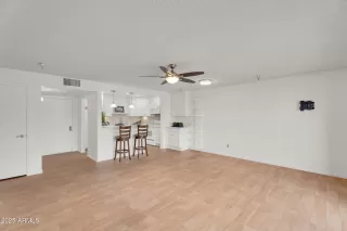 Photo #5: 6933003 Listing 