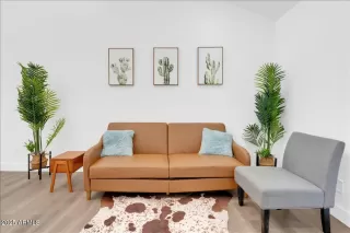 More Details about MLS # 6933164 : 413 E LINDA LANE#D