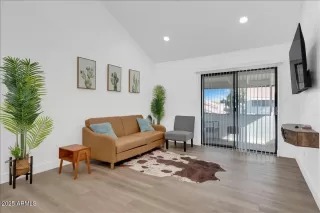 Photo #3: 6933164 Listing