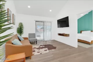 Photo #4: 6933164 Listing