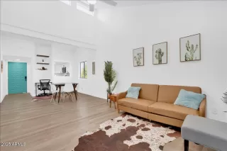 Photo #5: 6933164 Listing