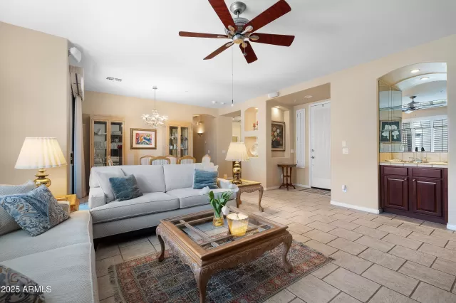 MLS: 6933275 Condo For Sale