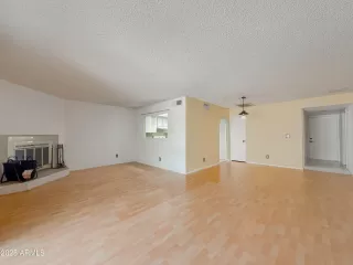 Photo #4: 6933350 Listing 