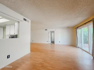 Photo #6: 6933350 Listing 