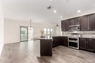 Photo #2: 6933364 Listing 