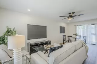 Photo #3: 6933884 Listing