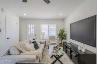 Photo #5: 6933884 Listing