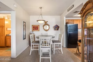 Photo #5: 6934052 Listing