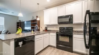 Photo #4: 6934515 Listing