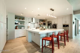 Photo #3: 6934858 Listing 