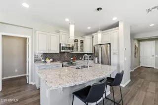 Photo #5: 6934930 Listing 