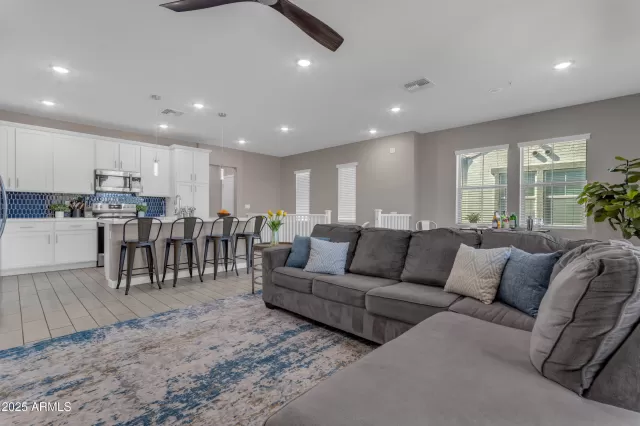 MLS: 6934939 Condo For Sale