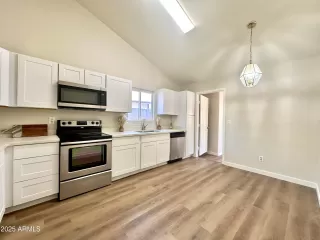 Photo #4: 6935070 Listing