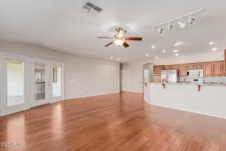 Photo #6: 6935146 Listing