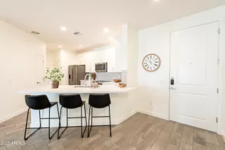 Photo #2: 6935287 Listing