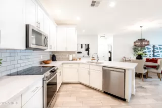 Photo #3: 6935287 Listing