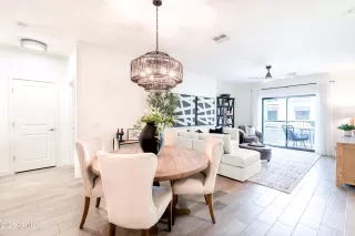 Photo #5: 6935287 Listing