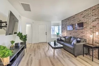 Photo #4: 6935406 Listing