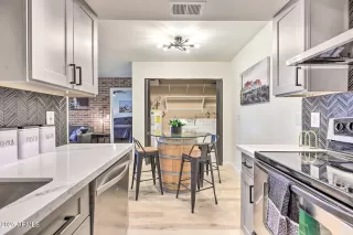 Photo #5: 6935406 Listing