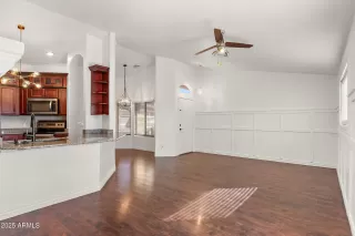 Photo #2: 6935571 Listing 