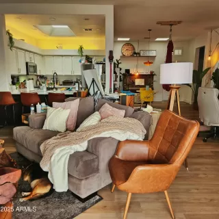 Photo #6: 6935897 Listing