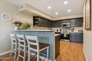 Photo #3: 6936160 Listing 