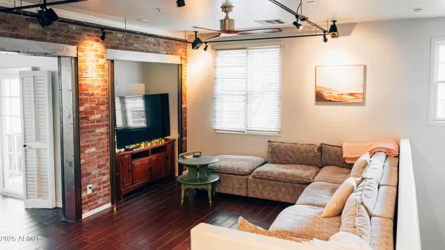 MLS: 6936676 Condo For Sale