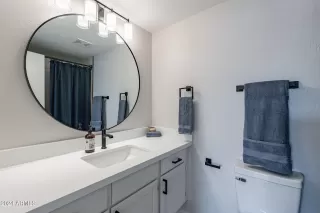Photo #5: 6937116 Listing