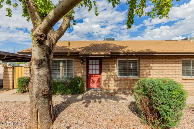 MLS: 6937439 Condo For Sale