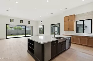 Photo #6: 6937602 Listing
