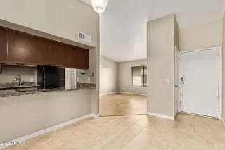 Photo #4: 6937622 Listing 
