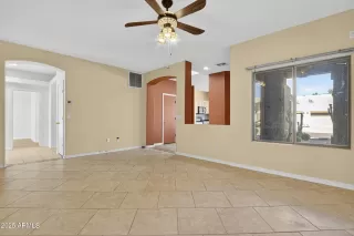 Photo #5: 6937902 Listing 