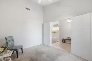 Photo #4: 6937998 Listing