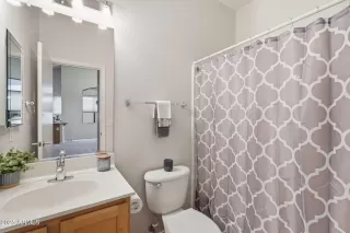 Photo #6: 6937998 Listing