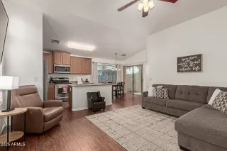 Photo #4: 6938058 Listing