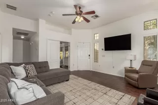 Photo #5: 6938058 Listing