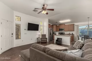 Photo #6: 6938058 Listing