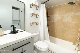 Photo #5: 6938082 Listing