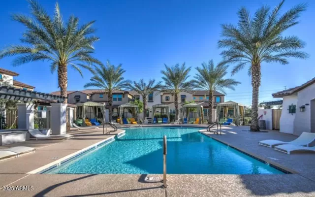 MLS: 6938323 Condo For Sale