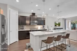 Photo #3: 6938323 Listing