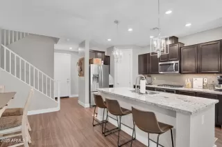 Photo #4: 6938323 Listing