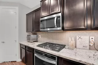 Photo #5: 6938323 Listing